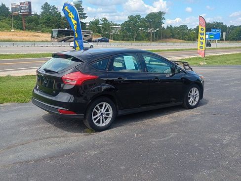 Used 2016 Ford Focus SE w/ SE Cold Weather Package FWD image 5