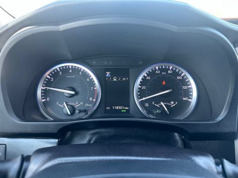 Used 2018 Toyota Highlander Limited AWD/4WD image 2