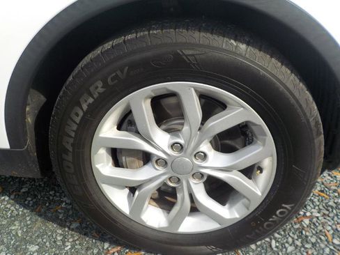 Used 2018 Land Rover Discovery SE image 40