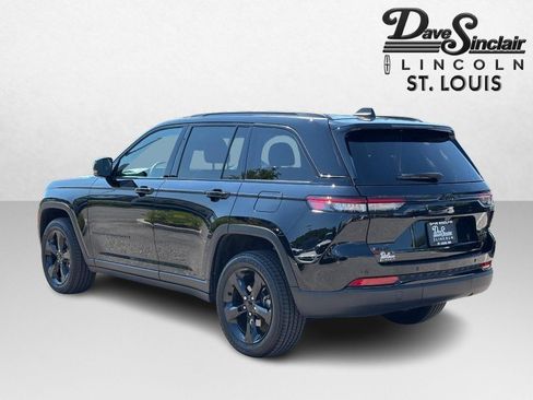 Used 2023 Jeep Grand Cherokee Limited w/ Black Appearance Package AWD/4WD image 5