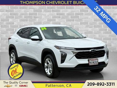 Used 2024 Chevrolet Trax LS w/ LS Convenience Package FWD image 1