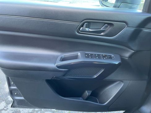 Used 2025 Nissan Pathfinder SV image 20