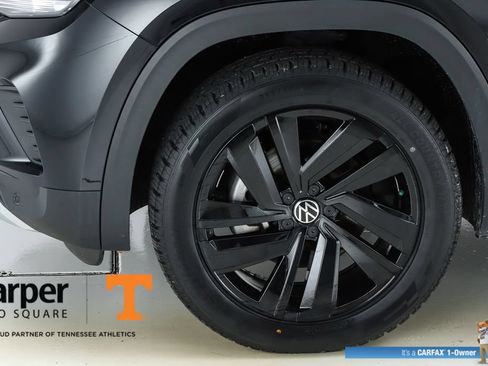 Used 2023 Volkswagen Atlas Cross Sport SE w/ Panoramic Sunroof Package FWD image 5