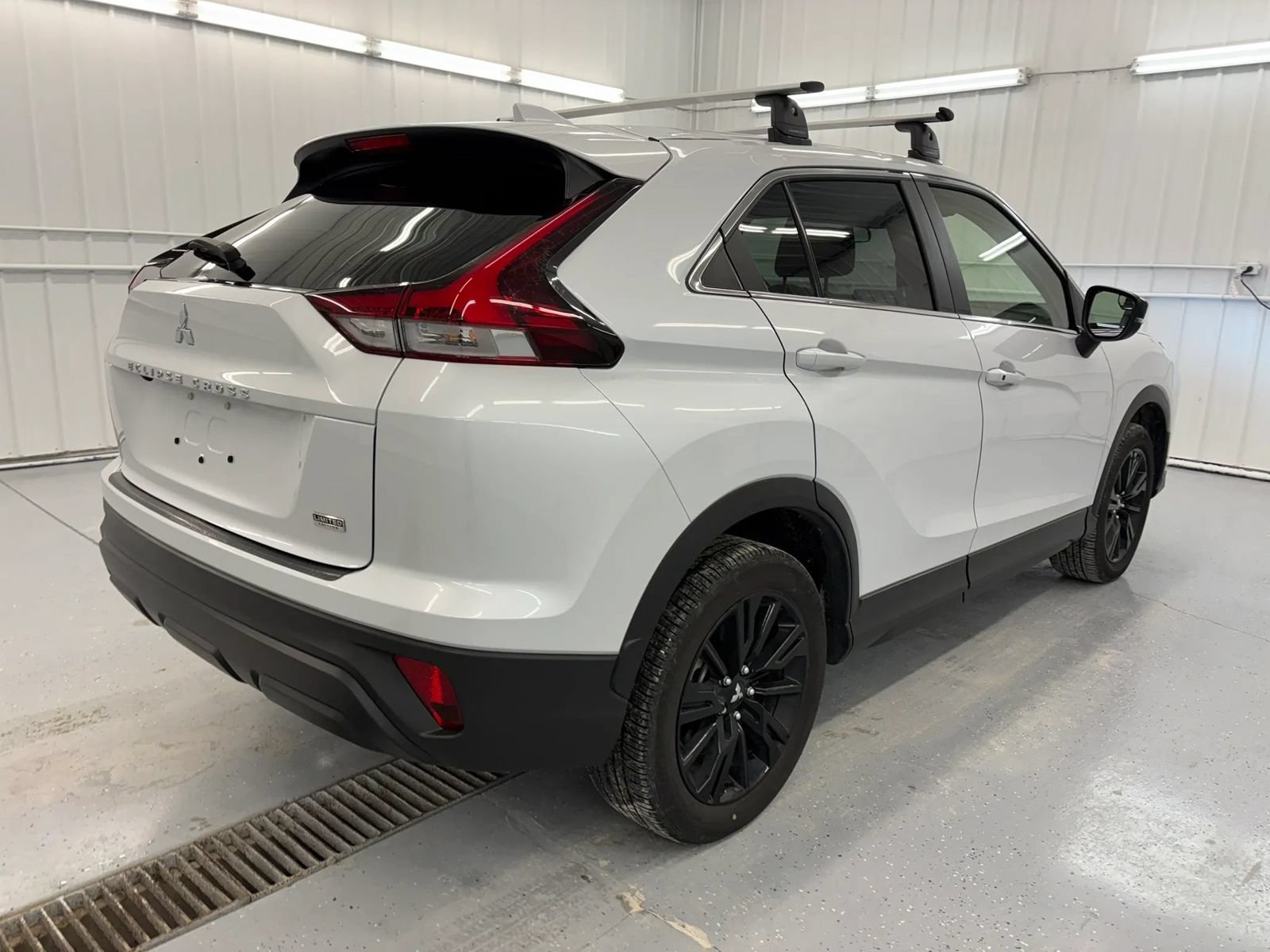 Used 2024 Mitsubishi Eclipse Cross LE AWD/4WD image 4
