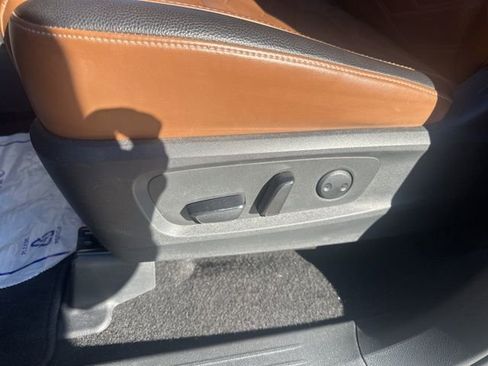 Used 2022 Nissan Pathfinder Platinum w/ Cargo Package image 11