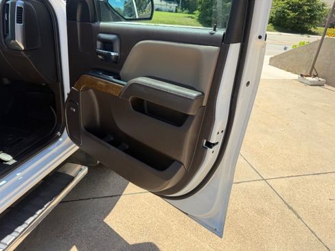 Used 2015 Chevrolet Silverado 1500 LTZ w/ LTZ Plus Package AWD/4WD image 19