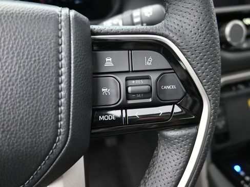 Used 2023 Toyota Sequoia Platinum image 7