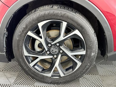 Used 2018 Toyota C-HR XLE image 37