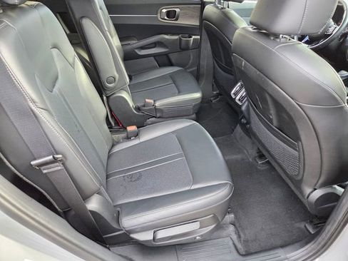 Used 2023 Kia Sorento EX w/ Panoramic Sunroof Package FWD image 15