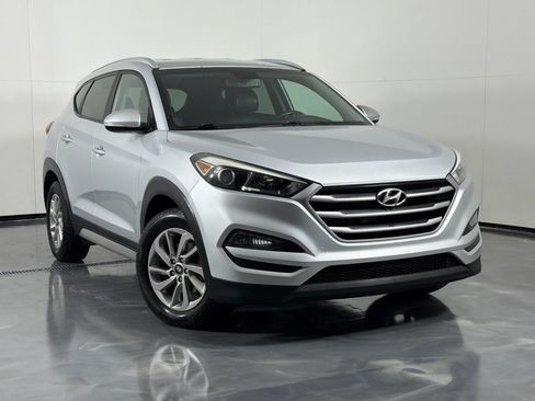 Used 2017 Hyundai Tucson SE Plus AWD/4WD image 2