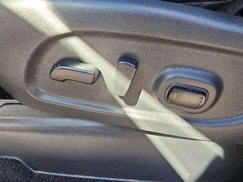 Used 2017 Nissan Titan SL image 18