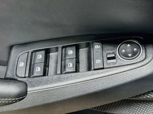 Used 2025 Kia Seltos S AWD/4WD image 11