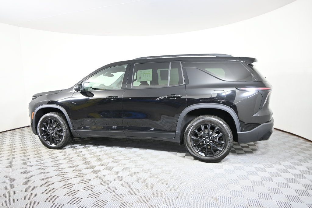 Used 2024 Chevrolet Traverse LT w/ Enhanced Driving Package AWD/4WD image 3