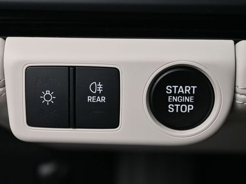 Certified 2026 Porsche Panamera image 23