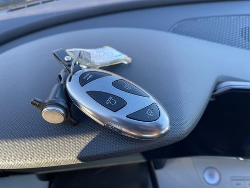 Used 2025 Hyundai Elantra Limited image 22