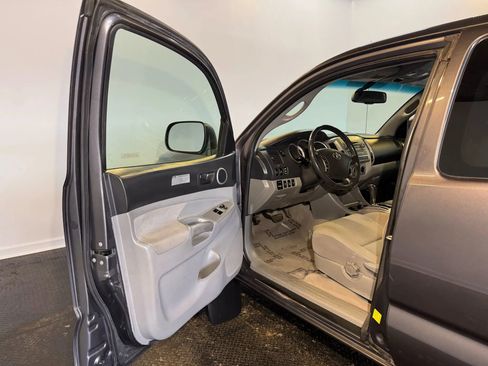 Used 2011 Toyota Tacoma Pickup 4D 6 ft w/ TRD Off-Road Pkg image 10