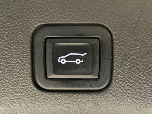 Used 2023 Chevrolet Tahoe Z71 w/ Luxury Package image 13