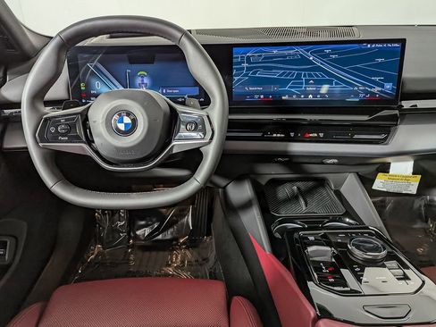 Used 2025 BMW 530i xDrive w/ Premium Package image 20