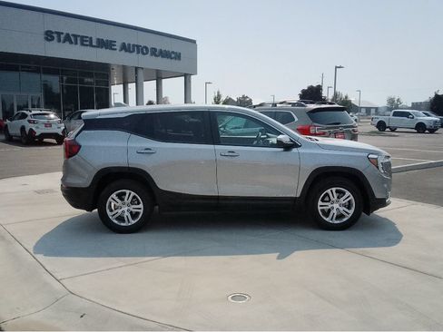 Used 2024 GMC Terrain SLE AWD/4WD image 2