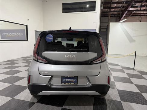 Used 2023 Kia Soul LX w/ LX Technology Package image 6