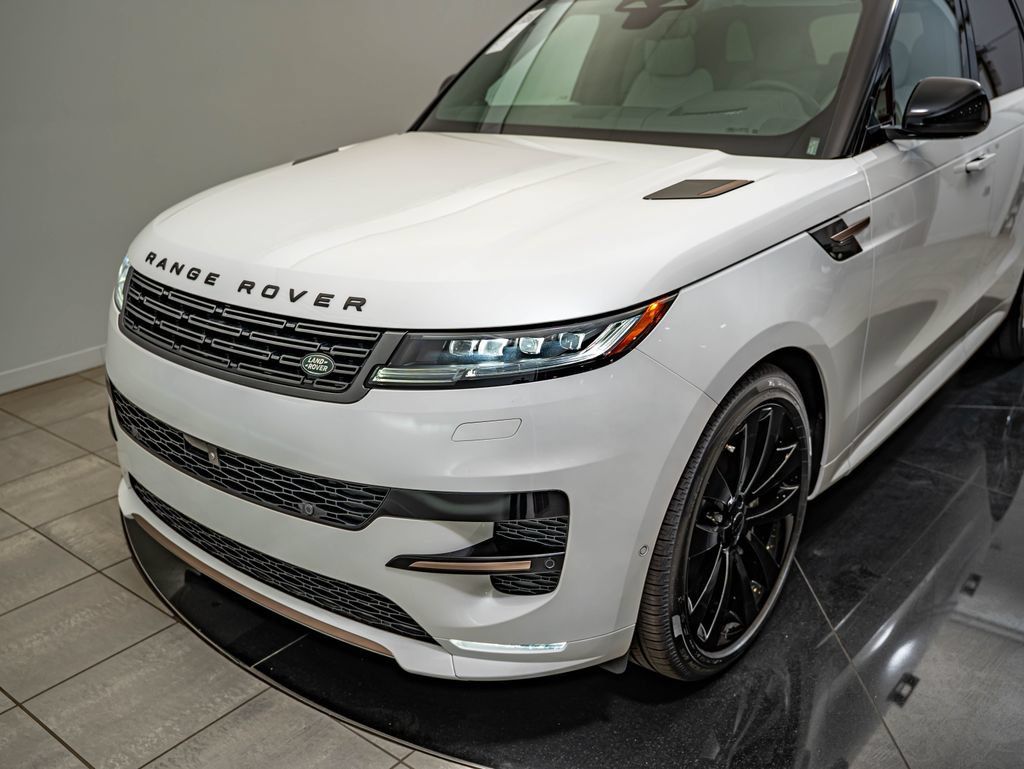 New 2026 Land Rover Range Rover Sport Dynamic SE AWD/4WD image 14