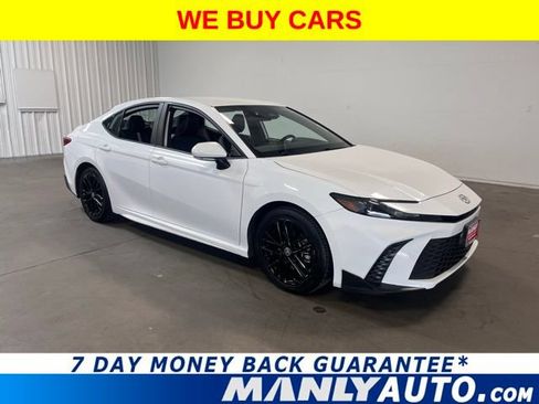 Used 2025 Toyota Camry SE FWD image 1