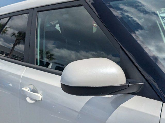 Used 2025 Kia Soul LX w/ LX Technology Package FWD image 10