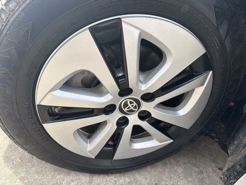 Used 2018 Toyota Prius Two w/ Prius Two Safety Plus Package image 34