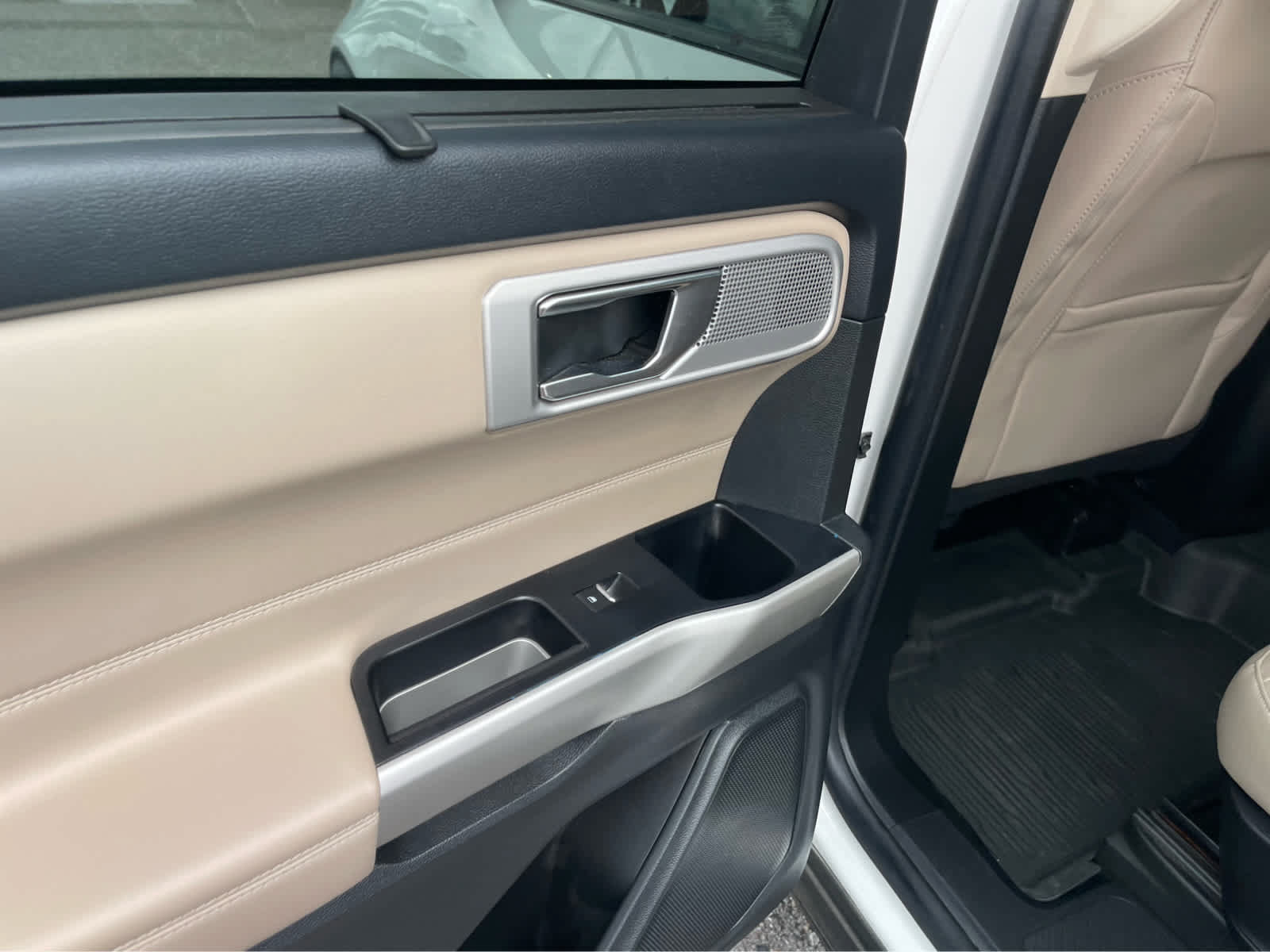 Used 2021 Ford Explorer Limited w/ Equipment Group 301A RWD image 20