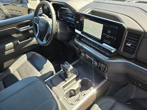 Used 2025 Chevrolet Silverado 1500 LT Trail Boss w/ Convenience Package II AWD/4WD image 12