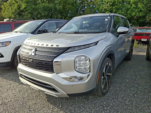 Used 2022 Mitsubishi Outlander SE FWD image 3