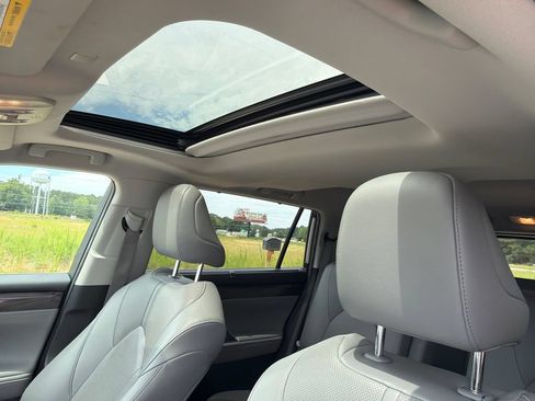 Used 2020 Toyota Highlander Limited FWD image 34