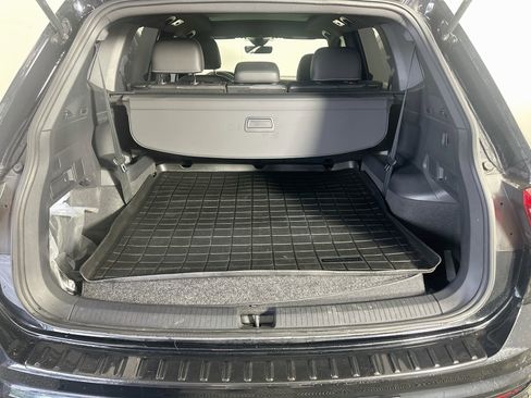 Used 2023 Volkswagen Tiguan SE R-Line FWD image 27