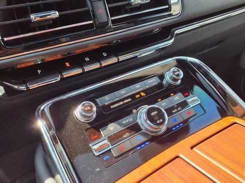 Certified 2023 Lincoln Navigator L Reserve image 13