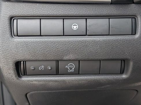 Used 2023 Nissan Rogue SV image 25