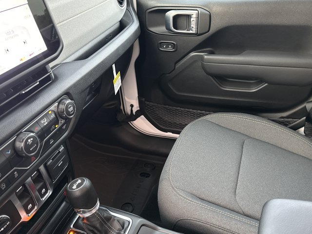 Used 2026 Jeep Wrangler Sport AWD/4WD image 18