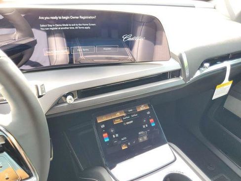 New 2027 Cadillac Vistiq Luxury AWD/4WD image 10