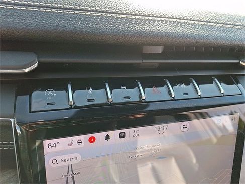 Used 2023 Jeep Grand Cherokee Limited image 27