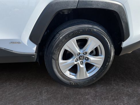 Used 2021 Toyota RAV4 LE AWD/4WD image 9