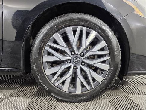 Used 2024 Nissan Altima 2.5 SV FWD image 12