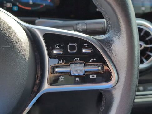 Used 2022 Mercedes-Benz GLB 250 image 24