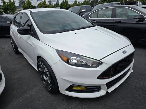 Used 2017 Ford Focus ST FWD image 5