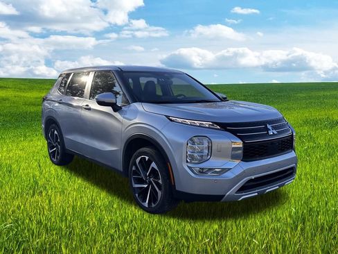 Used 2024 Mitsubishi Outlander AWD image 9