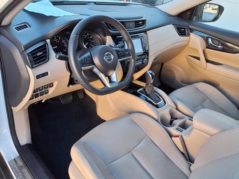 Used 2019 Nissan Rogue SL w/ Premium Package image 18