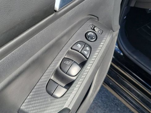 Used 2025 Nissan Altima 2.5 SV FWD image 19