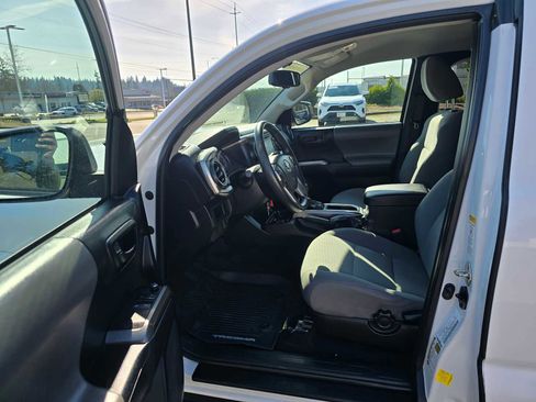 Certified 2016 Toyota Tacoma SR5 w/ SR5 Appearance Package (SN) image 15