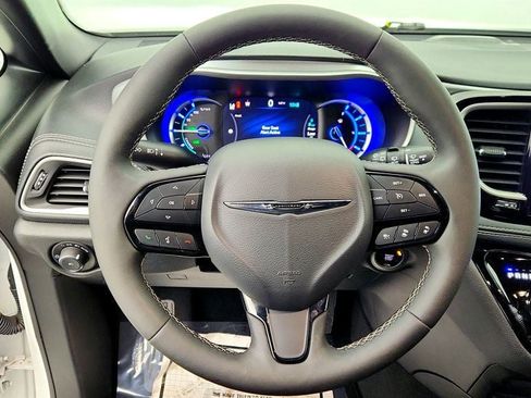 Used 2024 Chrysler Pacifica Limited image 13