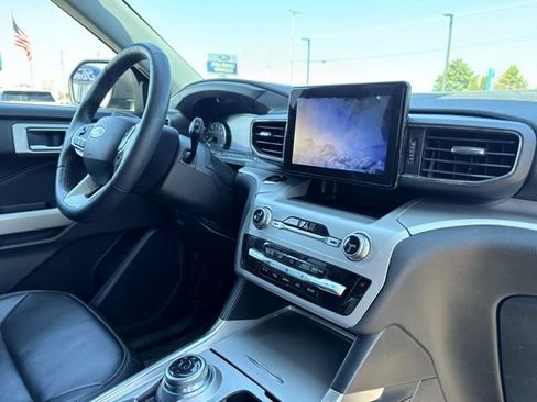 Used 2023 Ford Explorer XLT w/ Equipment Group 202A image 8