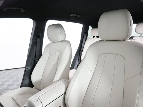 Used 2025 Mercedes-Benz GLB 250 image 5