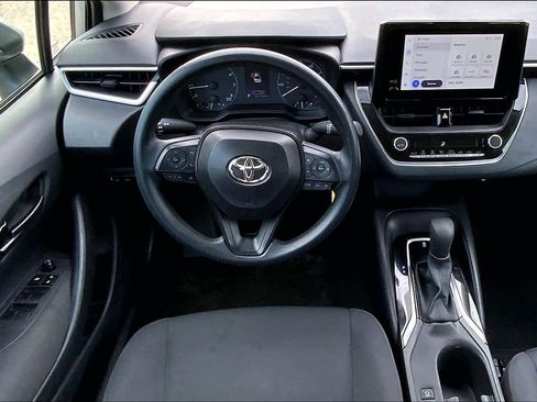 Used 2025 Toyota Corolla LE image 6